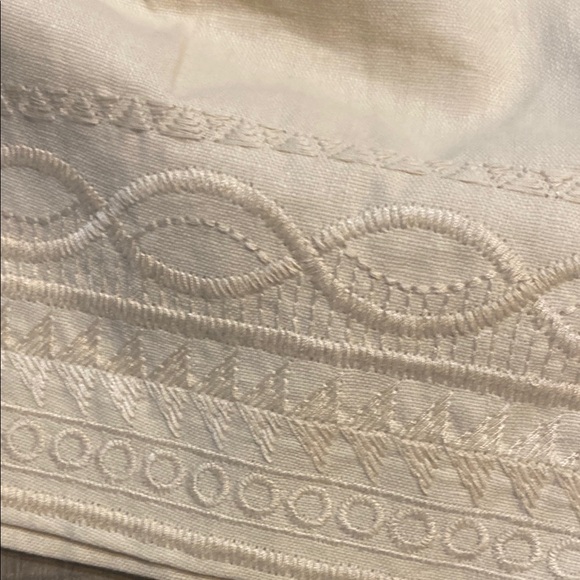 C. Luce Cream High Waist Shorts Tailored Design - Picture 4 of 9